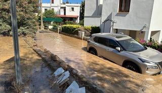 Turizm merkezinde su hattı patladı! Yol çöktü, evleri su bastı