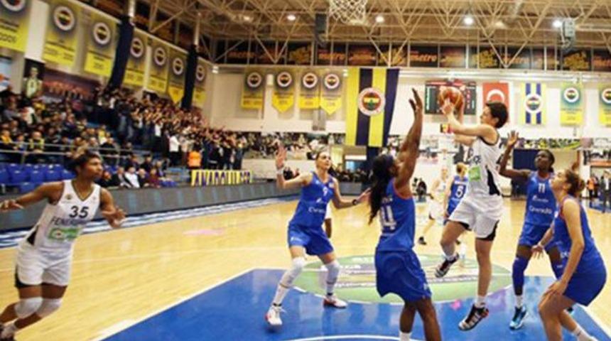 Fenerbah&ccedil;e zirveyi bırakmıyor