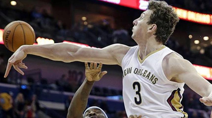 Pelicans evinde vuruldu