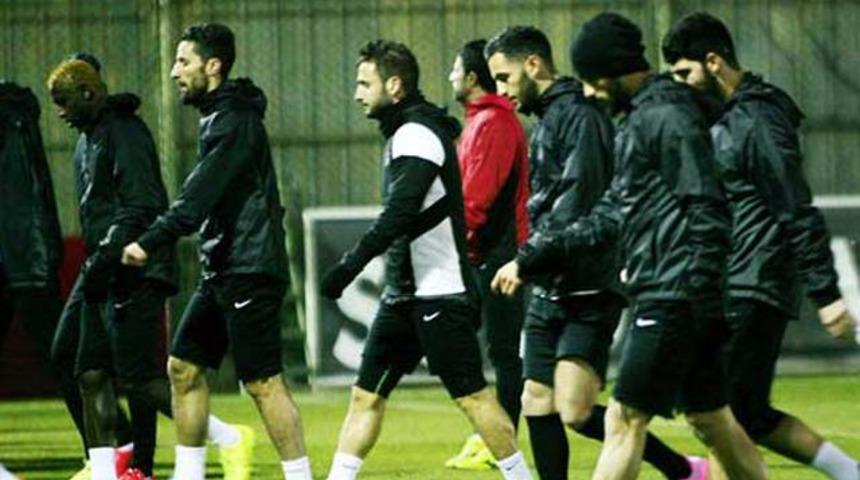 Gaziantep'te yeni transfer Vitor takımla &ccedil;alıştı