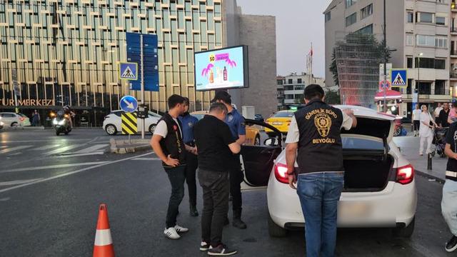 İstanbul genelinde 'Huzur İstanbul' denetimi! Araçlar didik didik arandı