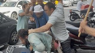 Yol ortasında öldüresiye darbettiler: O anlar kamerada