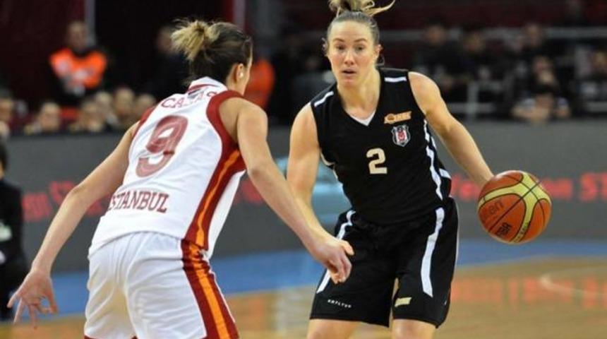 Dişi aslan derbide k&uuml;kredi