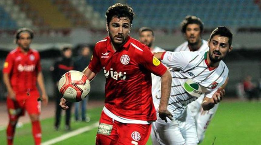 Antalya ka&ccedil;tı Karşıyaka kovaladı