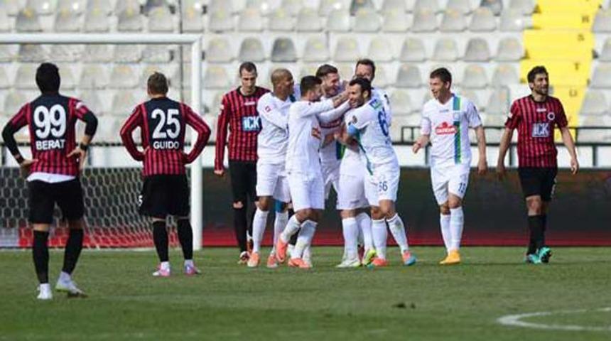 Ankara'da savaş gibi ma&ccedil;: 3 kırmızı, 2 gol