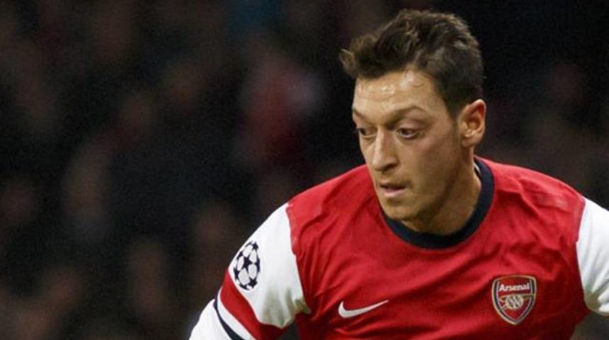 Mesut &Ouml;zil'e &ouml;vg&uuml; yağmuru