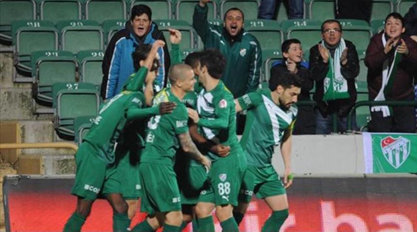 Bursaspor Bakambu'yla turladı