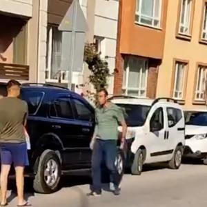 Eskişehir'de bir maganda kucağında bebeği olan babaya saldırdı! "Sen insan mısın?"