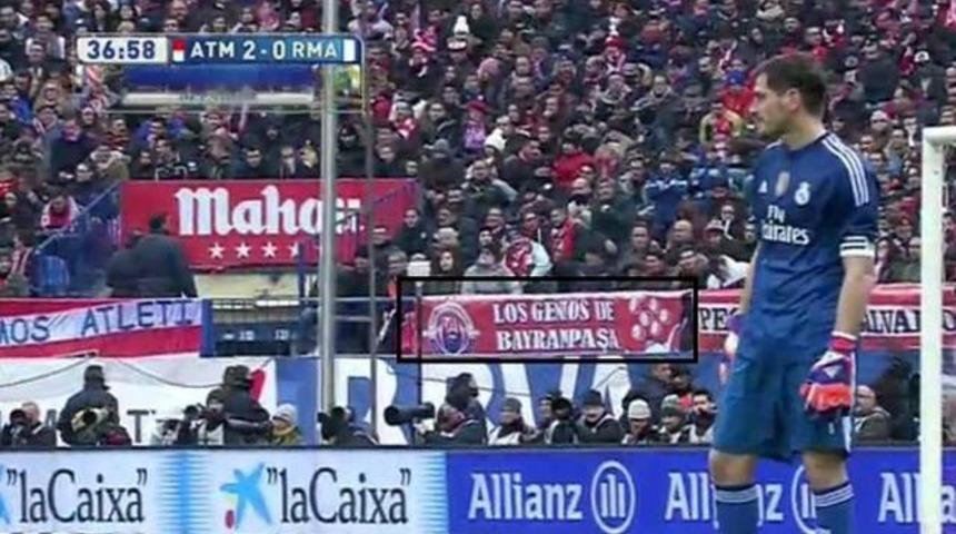 Vicente Calderon'da Los Genios de Bayrampaşa pankartı