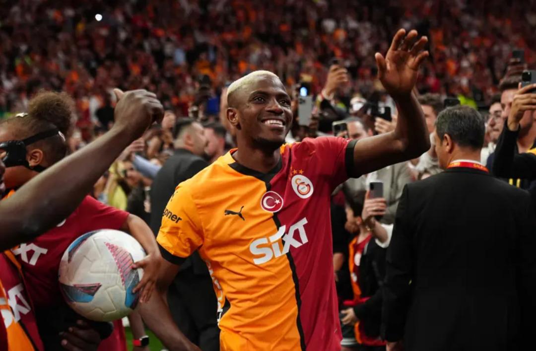 Galatasaray da Osimhen in geliş saati belli oldu! Yıldız ismin transferi sonrası kaleci bombası patlıyor... Anlaşma sağlandı: İşte Sarı-Kırmızılılar ın yeni file bekçisi 2