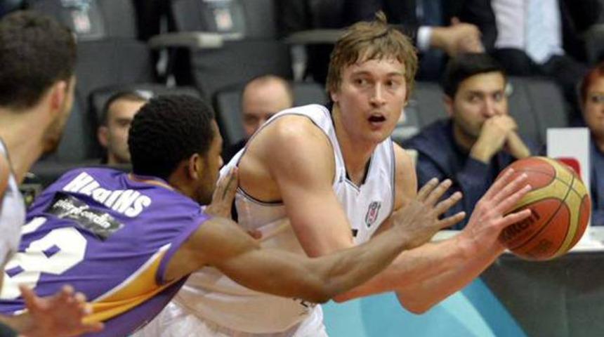 Kartal evinde yıkıldı