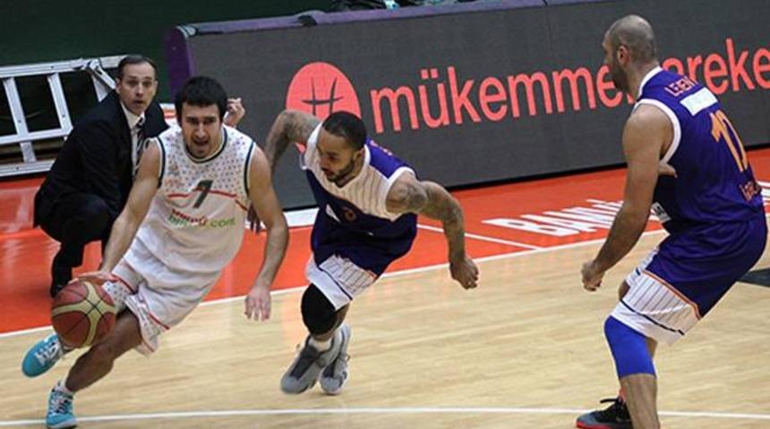 Banvit'e evinde darbe