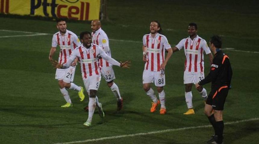 Samsunspor evinde mutlu