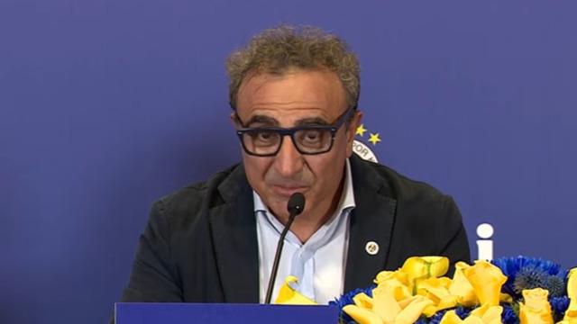 Fenerbahçe'nin yeni sponsoru Chobani'nin CEO'su Hamdi Ulukaya'nın imza töreninde kullandığı 'Türkiyeliler' kelimesi olay oldu! İşte tepkiler...