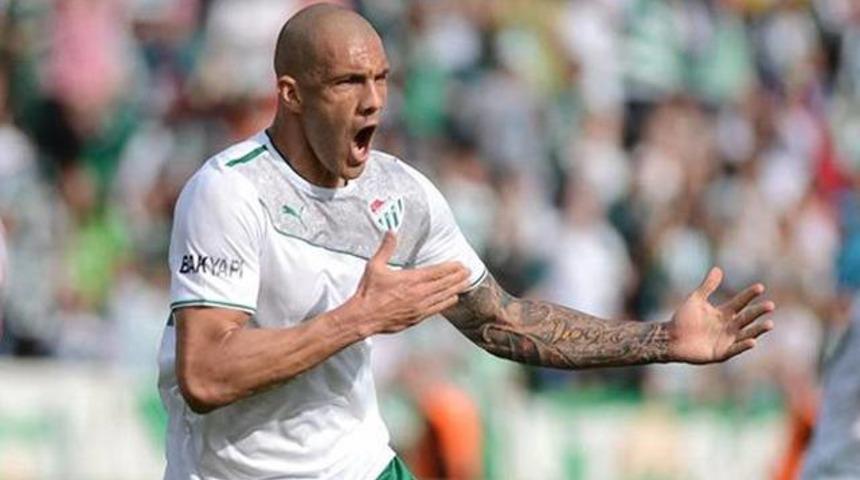 Fenerbahçe Emenike'nin yerine Fernandao'yu getiriyor