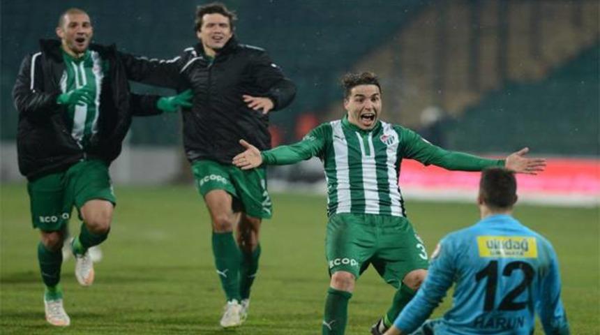Bursaspor penaltılarda g&uuml;ld&uuml;