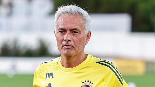 İmzalar atıldı! Fenerbahçe'de bir uçak daha indi ve Skriniar İstanbul'a geldi