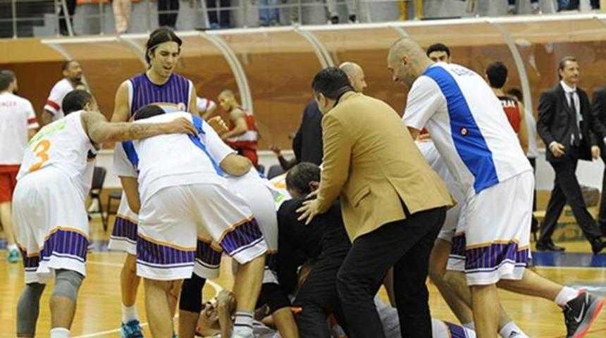 İstanbul BŞB'den son saniye basketi
