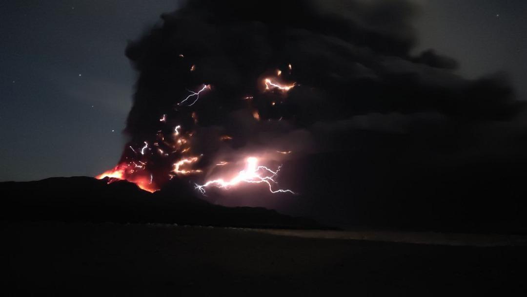 8,8 lik deprem iki ülkeye de kabusu yaşatıyor! Japonya da deniz, Rusya da yanardağ... Görüntüler şaşkına çevirdi: Bir aşağı bir yukarı... 2