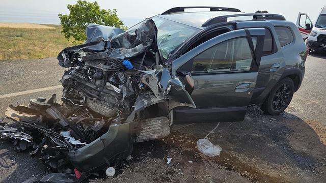 Van'da minibüsle otomobilin çarpıştığı kazada 11 kişi yaralandı