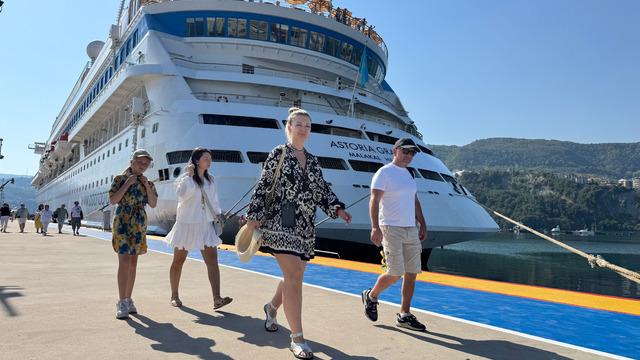 Astoria Grande kruvaziyeri 906 yolcusuyla Amasra'ya geldi