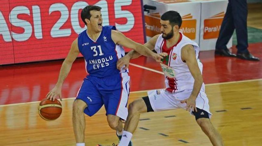 Anadolu Efes liderliği İzmir'de bıraktı