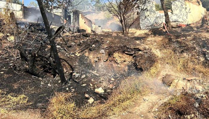 20751140-700x400 Ankara'da ağaçlık alanda çıkan yangın gecekondulara sıçradı
