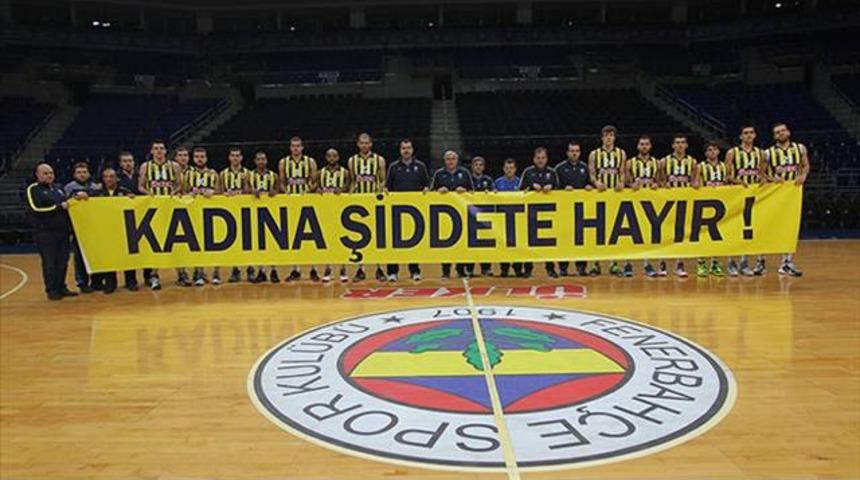 Fenerbah&ccedil;e'den anlamlı pankart