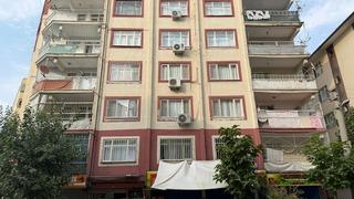 Diyarbakır'da depremde hasar alan bina boşaltıldı