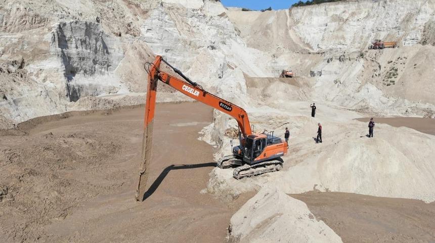 Silivri’de kum ocağındaki göçükte arama çalışmaları ikinci gününde sürüyor