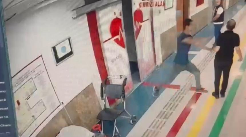 Hastanedeki bıçaklı saldırı kamerada