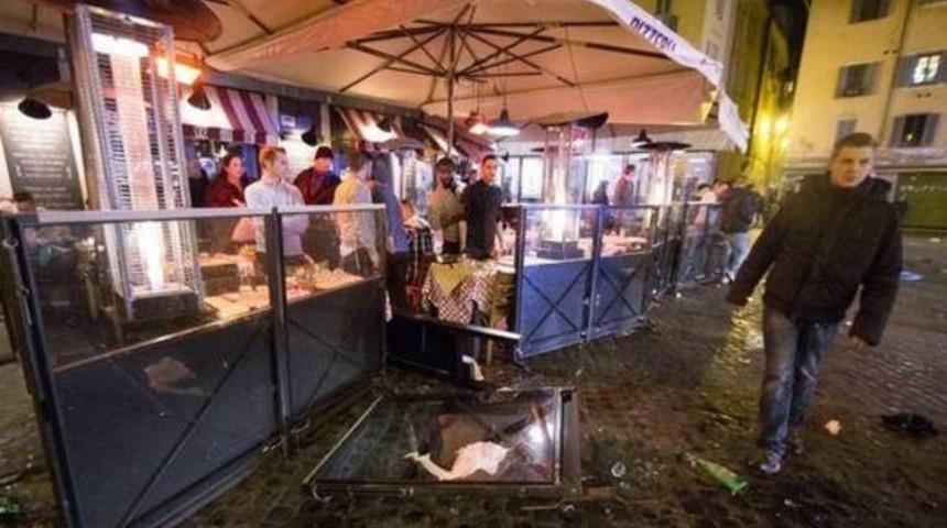 Feyenoord taraftarları Roma&rsquo;yı birbirine kattı