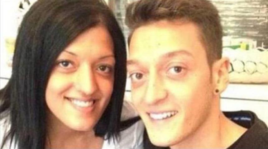Mesut Özil'in kız kardeşi tıpatıp aynısı