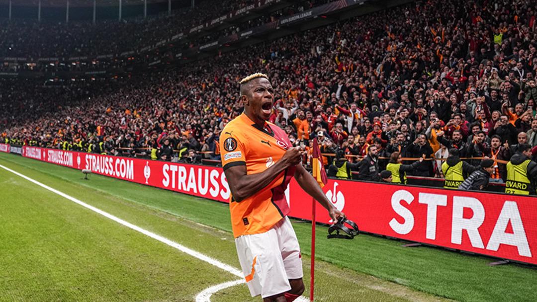 Victor Osimhen, İstanbul a geldi! Galatasaray taraftarının sevgilisi Osimhen canlı yayında rekor kırdı 8