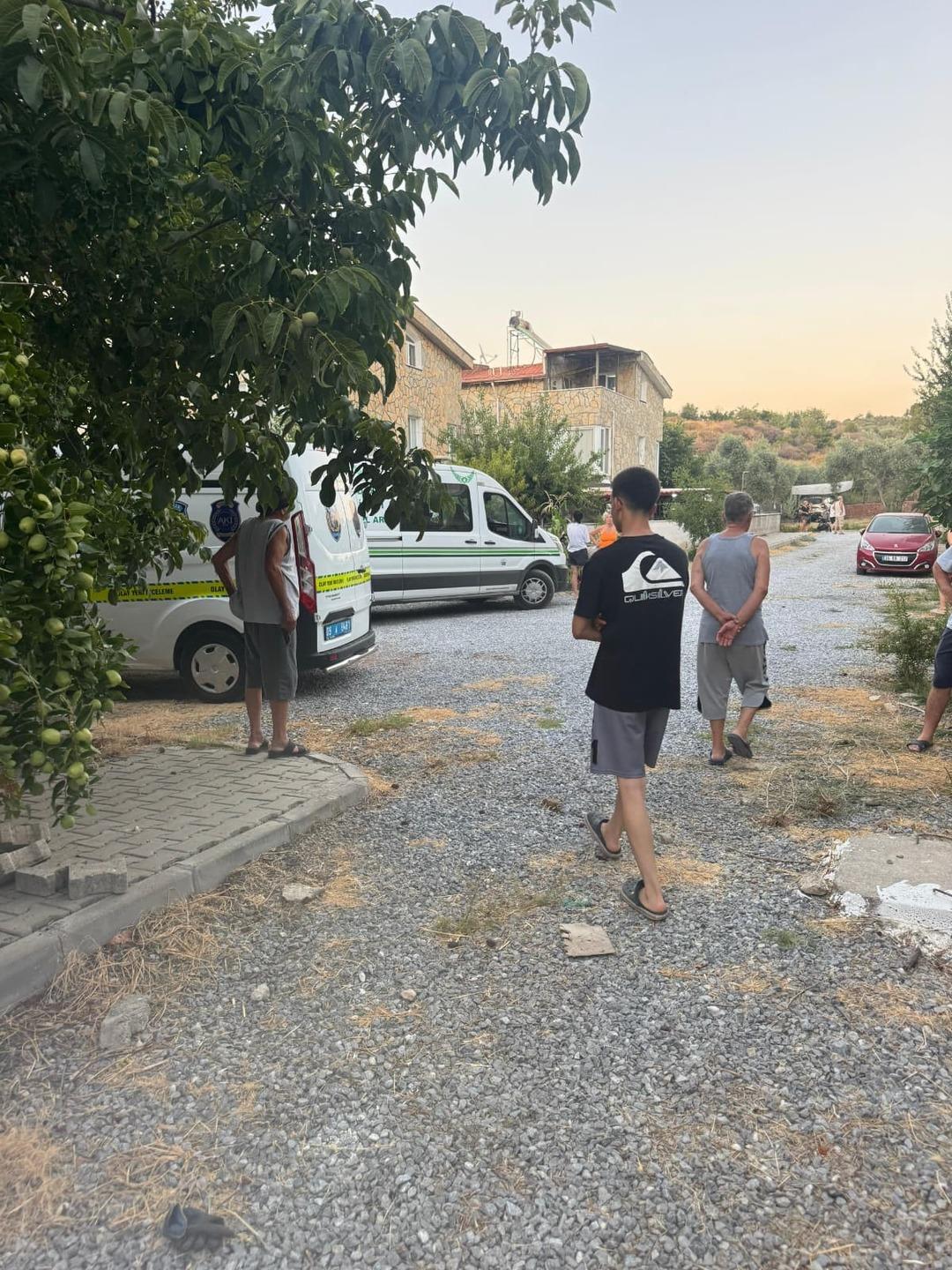 Kuşadası nda acı olay: Tamir için çıktığı çatıdan düşerek hayatını kaybetti 1