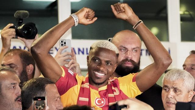 Victor Osimhen, İstanbul'a geldi! Galatasaray taraftarının sevgilisi Osimhen canlı yayında rekor kırdı