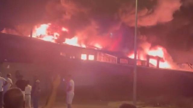 Arnavutköy’de fabrika yangını! Patlama sesleri de duyuldu…