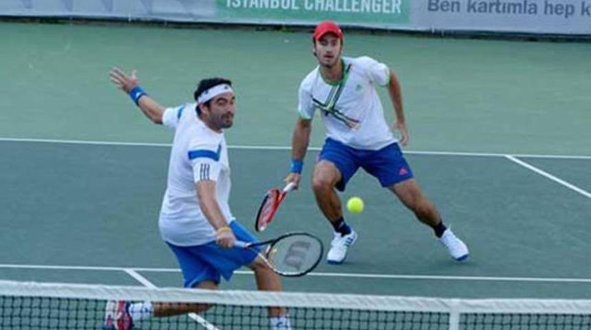 Teniste b&uuml;y&uuml;k başarı