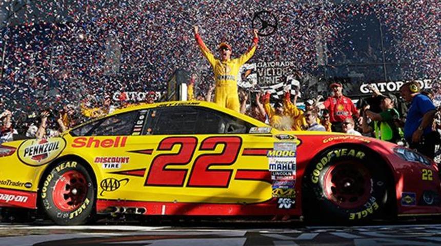 Nascar'da a&ccedil;ılış Logano'dan