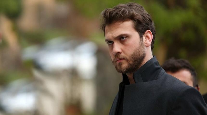 Deha'nın Devran'ı Aras Bulut İynemli at çiftliğinden paylaştı! Üstsüz pozu olay oldu