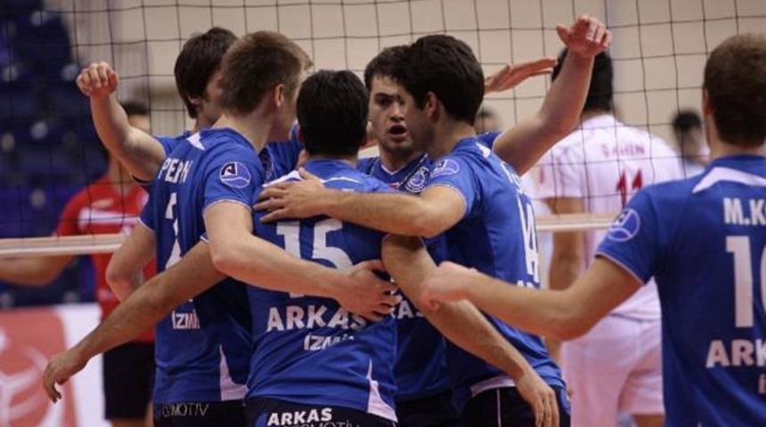 Arkas d&ouml;rtl&uuml; finalde