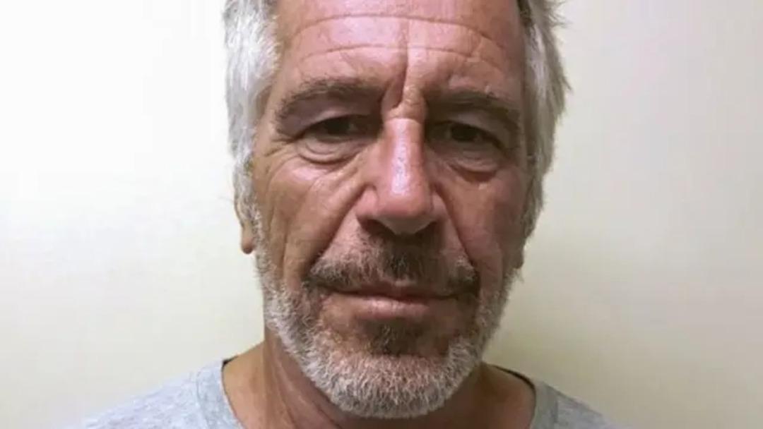 Pedofili iş insanı Epstein ın hapishane videosundaki turuncu cisim tartışma yarattı 1