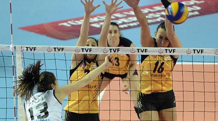 Vakıfbank dörtlü finalde