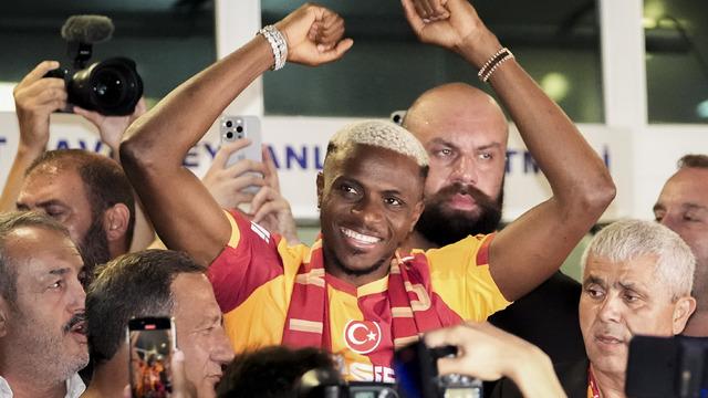 Galatasaray Osimhen'i İstanbul'a indirdi, dünya basını şaşkına döndü: Galatasaray'dan tarihi transfer... Şoke edici anlaşma
