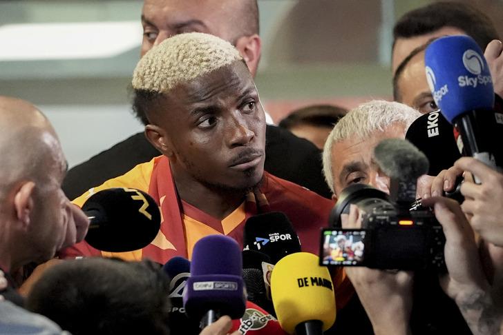 Galatasaray Osimhen'i İstanbul'a indirdi, dünya basını şaşkına döndü: "Galatasaray'dan tarihi transfer... Şoke edici anlaşma" G4