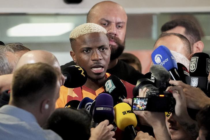 Galatasaray Osimhen'i İstanbul'a indirdi, dünya basını şaşkına döndü: "Galatasaray'dan tarihi transfer... Şoke edici anlaşma" G5