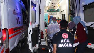 Yüksek sesle müzik dinleyenleri uyardı; göğsünden bıçaklandı