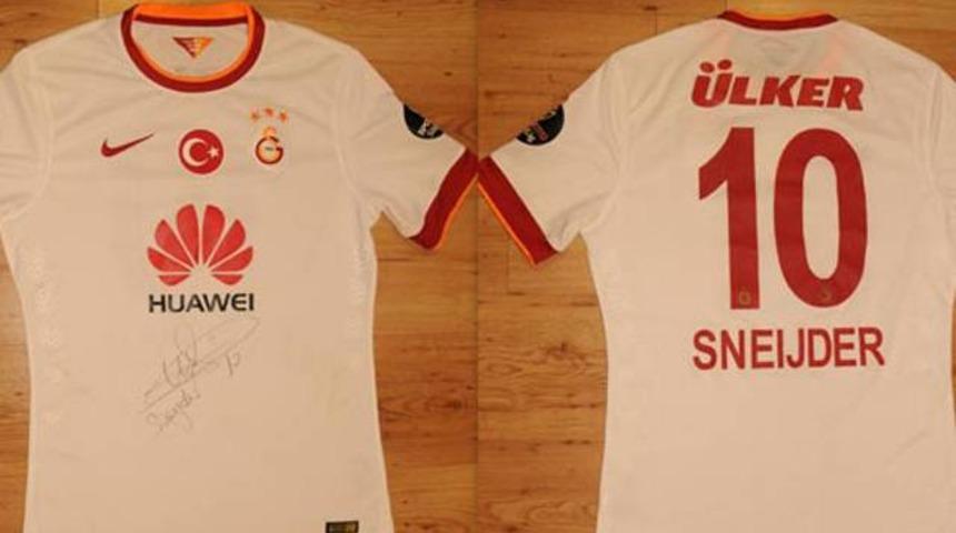 Sneijder imzayı attı! Projeye destek...