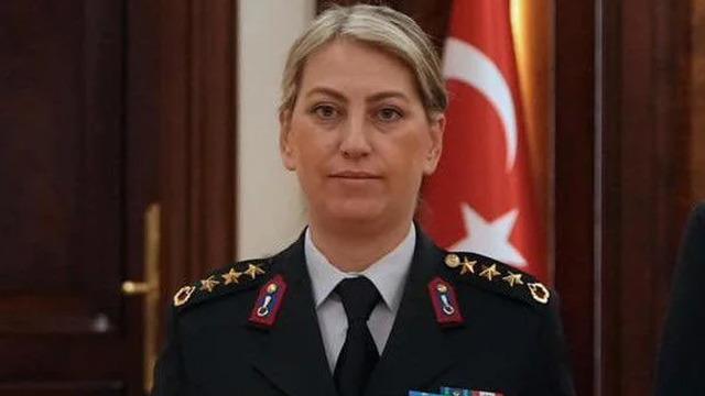 İl Jandarma komutanı olan ilk kadın subay Gülden Mat Şakir adını bir kez daha tarihe yazdırdı! Tuğgeneralliğe terfi etti
