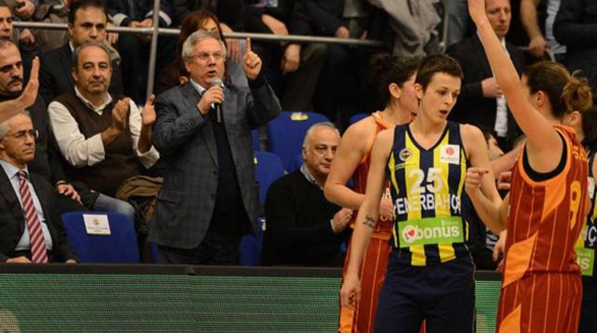 Aziz Yıldırım k&uuml;f&uuml;r eden taraftarı uyardı